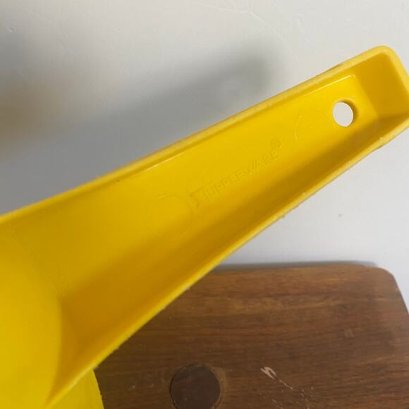 Vintage Tupperware Yellow Strainer with Handle - Picture 4 of 5